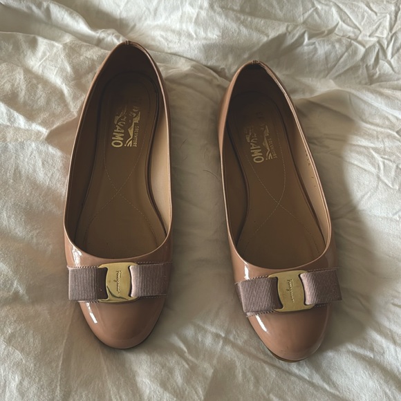 Ferragamo VARINA patent leather flats